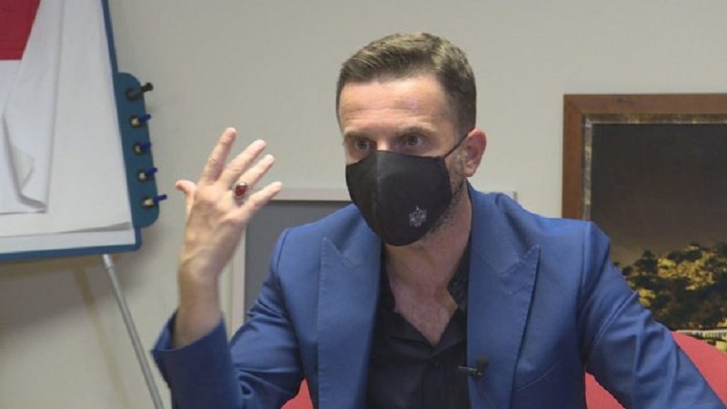 Erion Braçe i kërkon qeverisë të bëjë transparencë se ku dhe nga kush blihet nafta: Nxirrni nga tregu pikat e vogla të karburanteve Erion Braçe i kërkon qeverisë të bëjë transparencë se ku dhe nga kush blihet nafta: Nxirrni nga tregu pikat e vogla të karburanteve