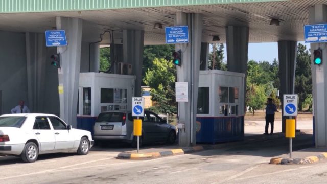 Konflikti me Rusinë, mbërrinë grupi i parë me ukrainas në Shqipëri