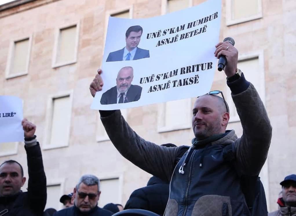 Aktori i njohur Florian Binaj: 30 vjet nuk menduan për ne, të shtunën e gjithë Shqipëria në Tiranë! Aktori i njohur Florian Binaj: 30 vjet nuk menduan për ne, të shtunën e gjithë Shqipëria në Tiranë!