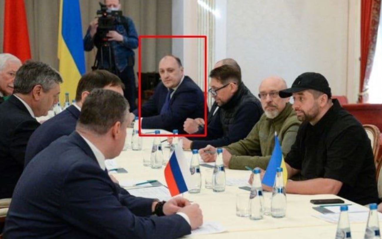 E bujshme! Pas rrëmbimit dhe ekzekutimit të kryebashkiakut në Lukanks, Ukraina ekzekuton pa gjyq negociatorin e saj! Ishte spiuni i rusëve E bujshme! Pas rrëmbimit dhe ekzekutimit të kryebashkiakut në Lukanks, Ukraina ekzekuton pa gjyq negociatorin e saj! Ishte spiuni i rusëve