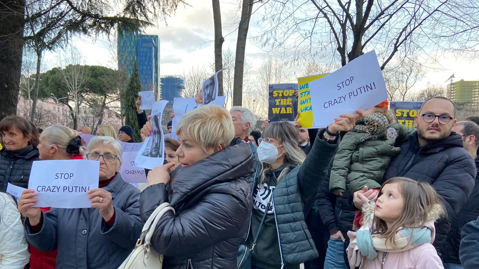 Pse shqiptarët e përjetojnë ndryshe nga evropianët luftën në Ukrainë?