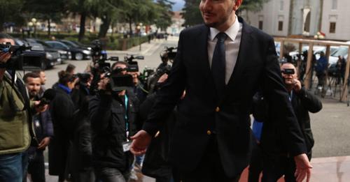 Kronologjia e sherrit të Ervinit me Oriolën dhe Lulit e “bodigardes” së tij Geci me Gridën Kronologjia e sherrit të Ervinit me Oriolën dhe Lulit e “bodigardes” së tij Geci me Gridën