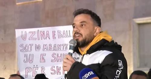 Nga “çunat hajdut” të Besian Peshës së ABN-së me Pano Sokon, grupi i Berishës, te Petrit Vasali dhe ish-ministrja e Bashës: Kush ‘shkëlqeu’ sot në protestën “e pavarur”?! Nga “çunat hajdut” të Besian Peshës së ABN-së me Pano Sokon, grupi i Berishës, te Petrit Vasali dhe ish-ministrja e Bashës: Kush ‘shkëlqeu’ sot në protestën “e pavarur”?!