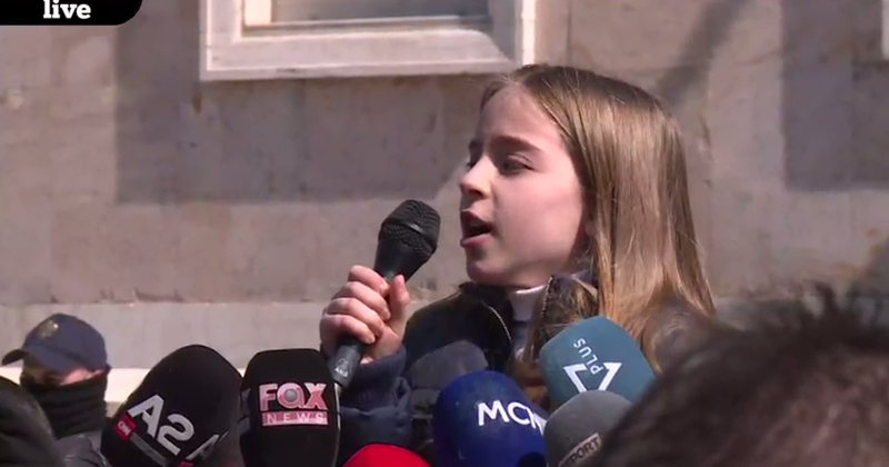 Turp! Militantët në aksion: Në protestë me “fëmijë inteligjentë” që dinë ç’janë taksat, ndërtimet pa leje, devijimet dhe se… kryeministri është legen Turp! Militantët në aksion: Në protestë me “fëmijë inteligjentë” që dinë ç’janë taksat, ndërtimet pa leje, devijimet dhe se… kryeministri është legen