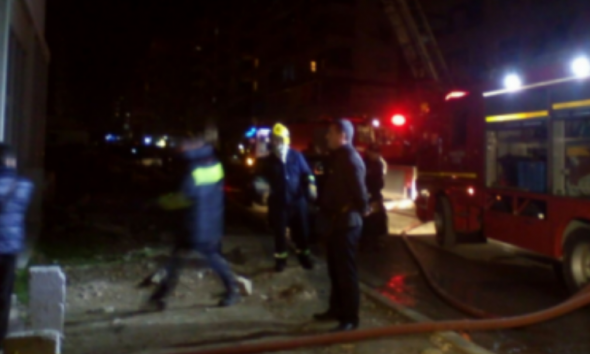 Zjarr në Komisariatin e Kamzës: Ndërron jetë një i ndaluar, dy të tjerë dërgohen në spital Zjarr në Komisariatin e Kamzës: Ndërron jetë një i ndaluar, dy të tjerë dërgohen në spital