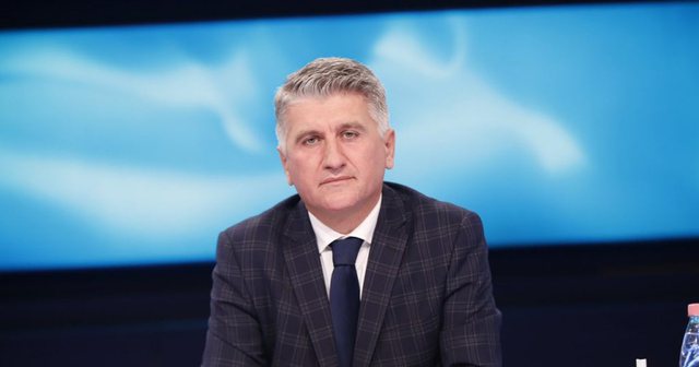 Boll më, Basha e Berisha nuk janë gjeni, nuk janë hyjni dhe nuk bëjnë magji Boll më, Basha e Berisha nuk janë gjeni, nuk janë hyjni dhe nuk bëjnë magji