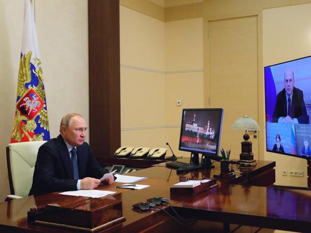 “Fukarai” Vladimir Putin thotë se jeton në një shtëpi 77 m2 (si Saliu), ka dy makina, një kamper dhe vetëm 114 mijë euro “Fukarai” Vladimir Putin thotë se jeton në një shtëpi 77 m2 (si Saliu), ka dy makina, një kamper dhe vetëm 114 mijë euro