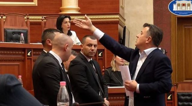 Muli kthehet si “trimi” i Saliut: Bllokon foltoren por e zb*th Garda! Muli kthehet si “trimi” i Saliut: Bllokon foltoren por e zb*th Garda!