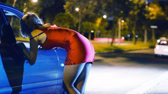 “Paratë o në kazino, o me k**va”!  Ish deputeti i Berishës: Historia me prostitutën tek liqeni dhe pazari i dështuar