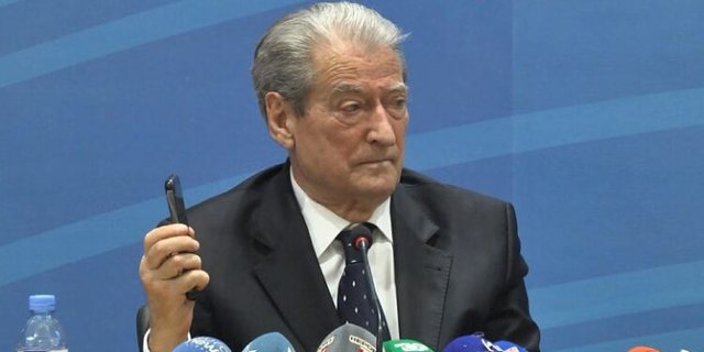 Berisha rikthen konspiracionin për faljen e “non grata-s”: DASH asnjë vendim të kthyer pas Berisha rikthen konspiracionin për faljen e “non grata-s”: DASH asnjë vendim të kthyer pas