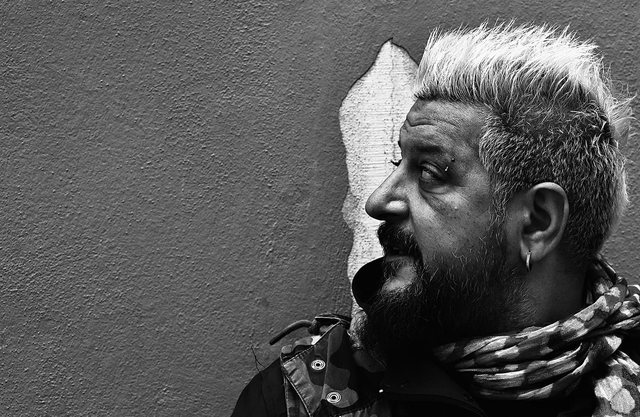 Dritaret e Bojken Lakos, një rrëfim i këngëtarit që jeton me mamin, për Ben Blushin: Nga ndarja me Semin, tek lënia e drogës dhe ish-gruaja që ndodhet në burg