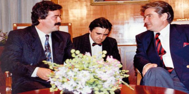 Rrëfimi i Momir Bullatoviç: Kjo ishte marrëveshja me Berishën për thyerjen e embargos së naftës Rrëfimi i Momir Bullatoviç: Kjo ishte marrëveshja me Berishën për thyerjen e embargos së naftës