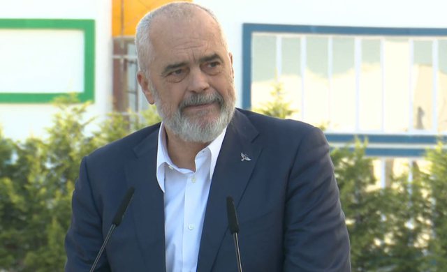 Rama bëhet nostalgjik për vëthin në rini dhe i drejtohet Ahemtajt: Jepjani këtij ëmbëlsirat se është helm, unë jam i ëmbël