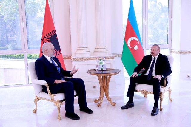 “Kemi të drejtë të jemi pak xhelozë për Malin e Zi”, zbardhet biseda e Ramës me Presidentin e Azerbajxhanit “Kemi të drejtë të jemi pak xhelozë për Malin e Zi”, zbardhet biseda e Ramës me Presidentin e Azerbajxhanit