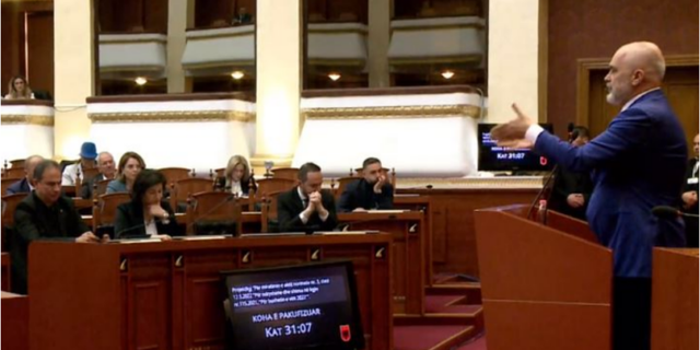 “Një zë më vjen nga lumi më buçet më zgjon nga gjumi”! Rama ironi me opozitën “Një zë më vjen nga lumi më buçet më zgjon nga gjumi”! Rama ironi me opozitën