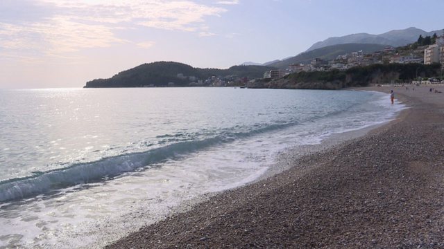 Turizëm “në kohë lufte”! Shqipëria tërheqëse për të huajt vetëm për çmimet e ulëta Turizëm “në kohë lufte”! Shqipëria tërheqëse për të huajt vetëm për çmimet e ulëta