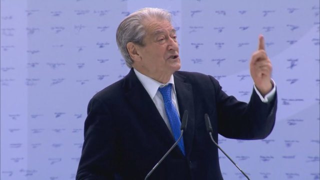 Plaku Berisha rëndë nga “deliri i madhështisë”: Unë i’u dal si lugati në ëndërr socialistëve dhe Edi Ramës! I kam mundur e do t’i mund sërish me rikthimin tim të tretë …nga Reçi Plaku Berisha rëndë nga “deliri i madhështisë”: Unë i’u dal si lugati në ëndërr socialistëve dhe Edi Ramës! I kam mundur e do t’i mund sërish me rikthimin tim të tretë …nga Reçi