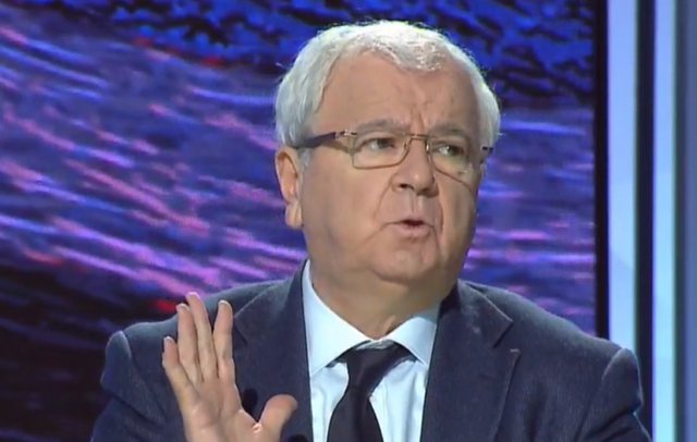 Gjesti i Yuri Kim, që tërboi Sali Berishën Gjesti i Yuri Kim, që tërboi Sali Berishën