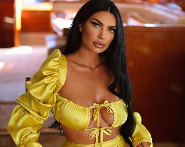 Përgjimet nxjerrin “zbuluar” Zajmina Vasjarin, si u favorizua nga policët për të kaluar kufirin me fëmijët pa prokurë Përgjimet nxjerrin “zbuluar” Zajmina Vasjarin, si u favorizua nga policët për të kaluar kufirin me fëmijët pa prokurë