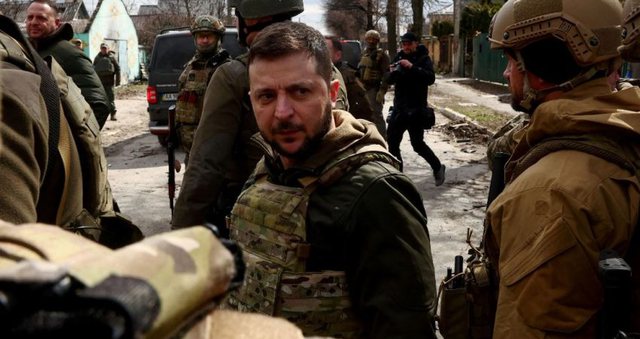 Si mbrohet ‘ushtari’ Zelensky, një brez i trefishtë sigurie dhe rrethi anglo-amerikan Si mbrohet ‘ushtari’ Zelensky, një brez i trefishtë sigurie dhe rrethi anglo-amerikan