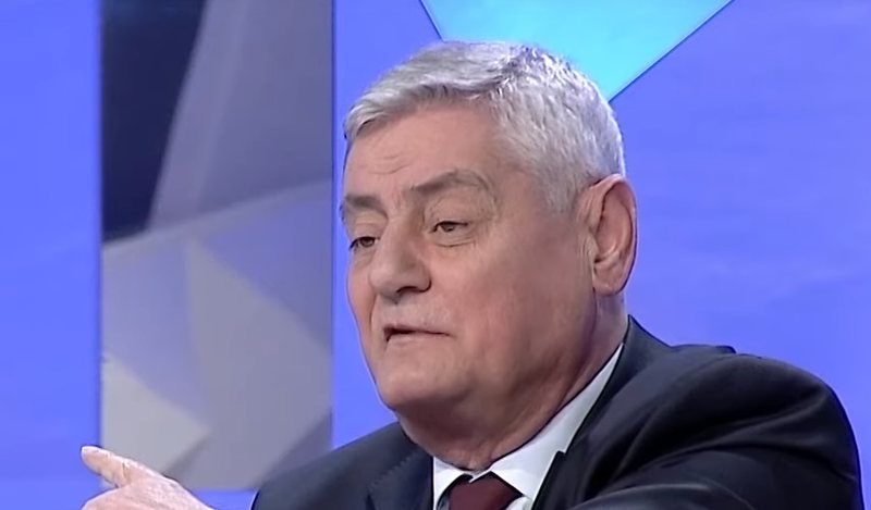 Dashamir Shehi shpërthen ndaj çiftit Meta dhe Kryemadhi: Opozita s’ka nevojë për LSI, është parti që shkon pas interesit Dashamir Shehi shpërthen ndaj çiftit Meta dhe Kryemadhi: Opozita s’ka nevojë për LSI, është parti që shkon pas interesit