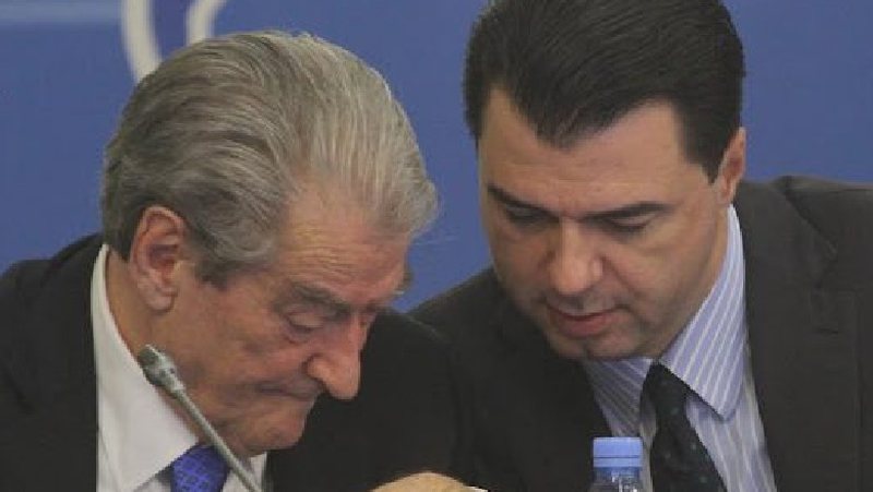 Kokë më kokë me Bashën për kreun e PD-së? Sali Berisha e thotë troç: Unë kam pasur përballë Azem Hajdarin…