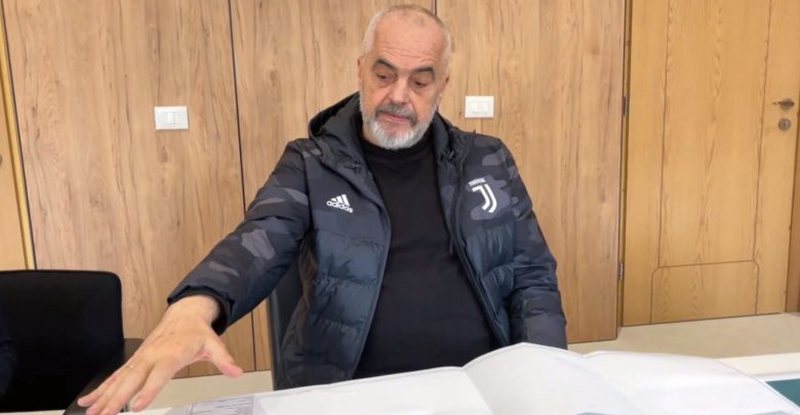“Do bëjmë një shqiponjë në det”/ Edi Rama i shtang të pranishmit teksa prezanton detajet e projektit gjigant që pritet të nisë në vjeshtë në vendin tonë: Do ndërhyjmë në det… “Do bëjmë një shqiponjë në det”/ Edi Rama i shtang të pranishmit teksa prezanton detajet e projektit gjigant që pritet të nisë në vjeshtë në vendin tonë: Do ndërhyjmë në det…