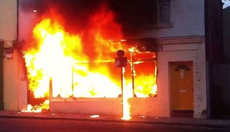 Çfarë ndodhi? Shkrumbohet nga flakët biznesi në ish-Bllok, policia jep detajet e para Çfarë ndodhi? Shkrumbohet nga flakët biznesi në ish-Bllok, policia jep detajet e para