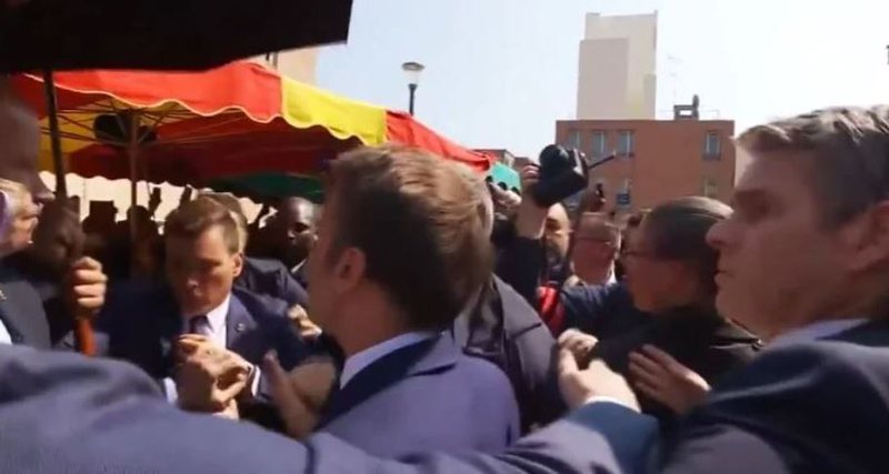 Video/ Fitoi mandatin e dytë si presindet, sulmohet Macron në Paris Video/ Fitoi mandatin e dytë si presindet, sulmohet Macron në Paris