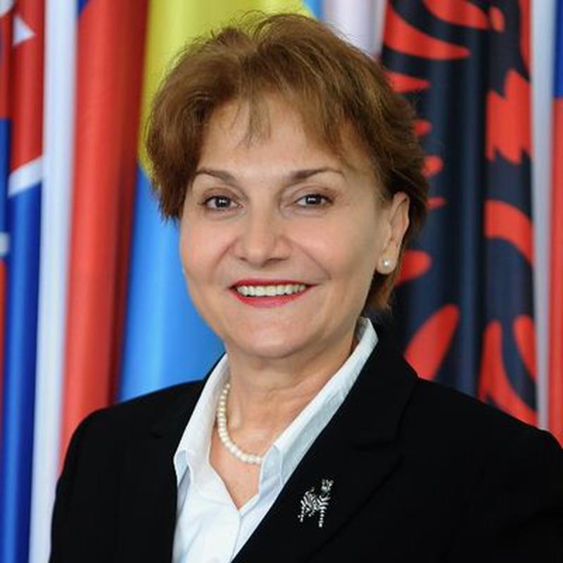 I ka “dhënë” Spahos titullin profesor?! Meksi kritikon Ramën: Profesor për shkak të moshës, i pavërtetë… “Fake” I ka “dhënë” Spahos titullin profesor?! Meksi kritikon Ramën: Profesor për shkak të moshës, i pavërtetë… “Fake”