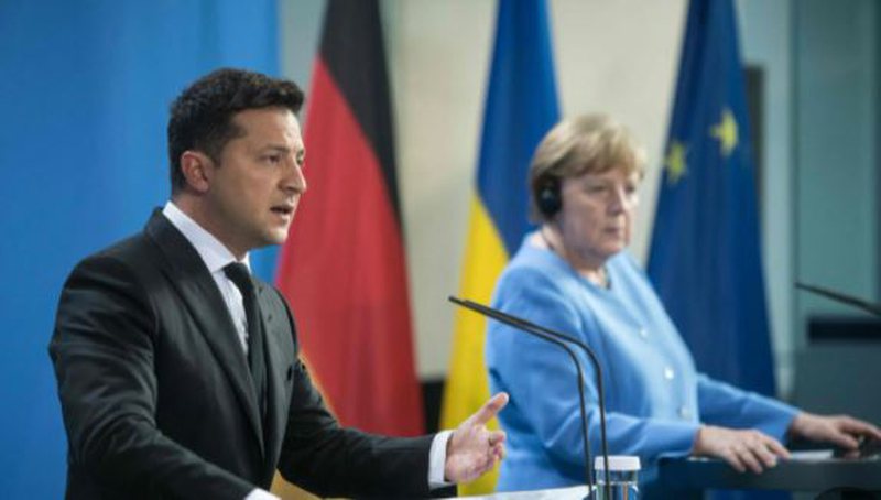 Humoristi Zelensky mendon se është strateg i politikave ndërkombëtare! Sulmon Merkelin dhe Sarkozy: I ftoj të vijnë sot dhe të shohin çfarë po ndodh Humoristi Zelensky mendon se është strateg i politikave ndërkombëtare! Sulmon Merkelin dhe Sarkozy: I ftoj të vijnë sot dhe të shohin çfarë po ndodh