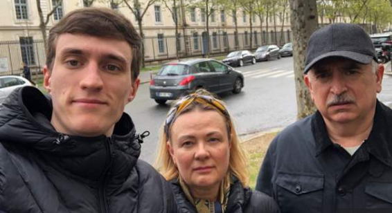 Ikën nga lufta por “u lanë në harresë” nga autoritetet britanike, familja ukrainase për javë të tëra në pritje të një vize Ikën nga lufta por “u lanë në harresë” nga autoritetet britanike, familja ukrainase për javë të tëra në pritje të një vize