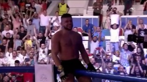 VIDEO/ Florian Marku fiton me KO në raundin e katërt. Shikoni si e detyron në 10 sekonda kundërshtarin të dorëzohet VIDEO/ Florian Marku fiton me KO në raundin e katërt. Shikoni si e detyron në 10 sekonda kundërshtarin të dorëzohet