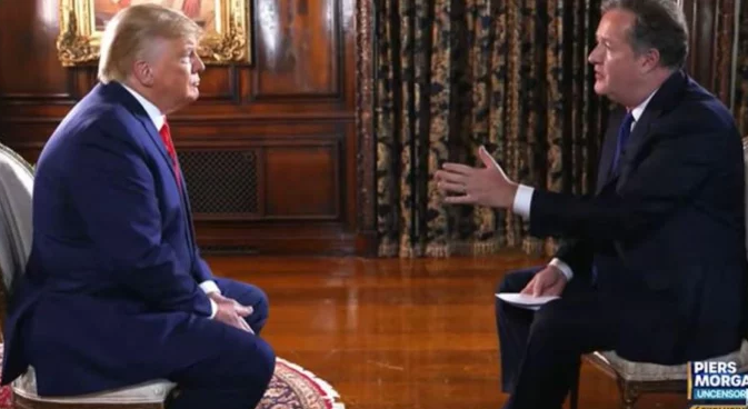 “Je shumë budalla”! Pyetja e gazetarit nxjerr nga vetja Donald Trump, urdhëron stafin: Fikini kamerat! (Video)