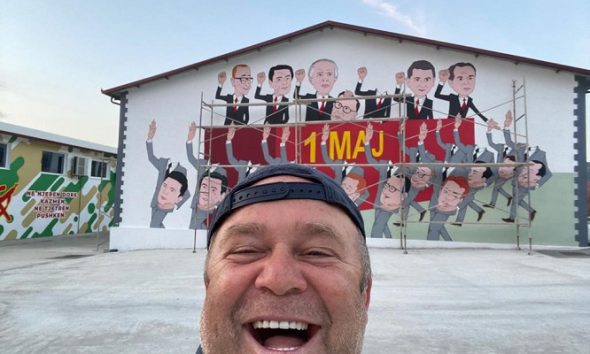 VIDEO/ Gjergj Luca tallet me Kongresin e PD-së: Duan të rikthehen ata që i’a molën qumështin dhe i’a vodhën edhe cicat nënës Shqipëri VIDEO/ Gjergj Luca tallet me Kongresin e PD-së: Duan të rikthehen ata që i’a molën qumështin dhe i’a vodhën edhe cicat nënës Shqipëri