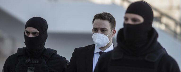 Babis Anagnostopoulos ne gjyq për vrasjen e gruas: Anashkalon avokatin dhe merr situatën në dorë, sillet arrogant me dëshmitarët Babis Anagnostopoulos ne gjyq për vrasjen e gruas: Anashkalon avokatin dhe merr situatën në dorë, sillet arrogant me dëshmitarët