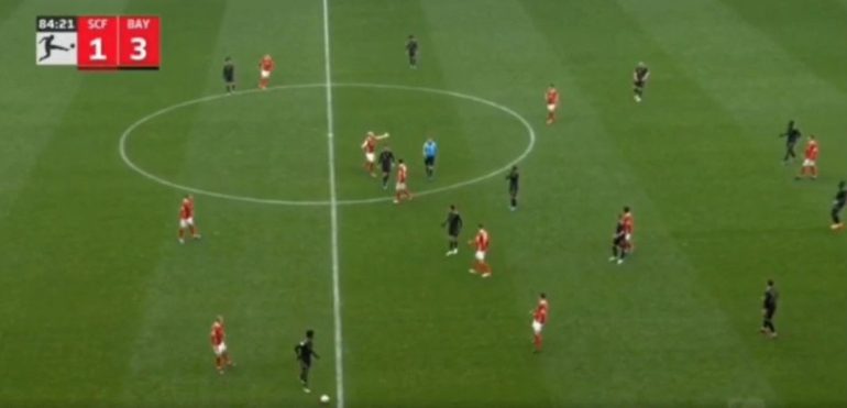 Bayerni “e katranos”! Luan me 12 lojtarë në fushë: Humbet në tavolinë ndaj Freiburg? Bayerni “e katranos”! Luan me 12 lojtarë në fushë: Humbet në tavolinë ndaj Freiburg?