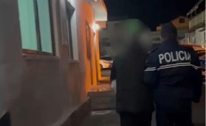 Burgu që pret VIP-at e fillon me drejtorin e tij! Prokuroria urdhër arresti për drejtuesin e burgut të Reç-it Burgu që pret VIP-at e fillon me drejtorin e tij! Prokuroria urdhër arresti për drejtuesin e burgut të Reç-it