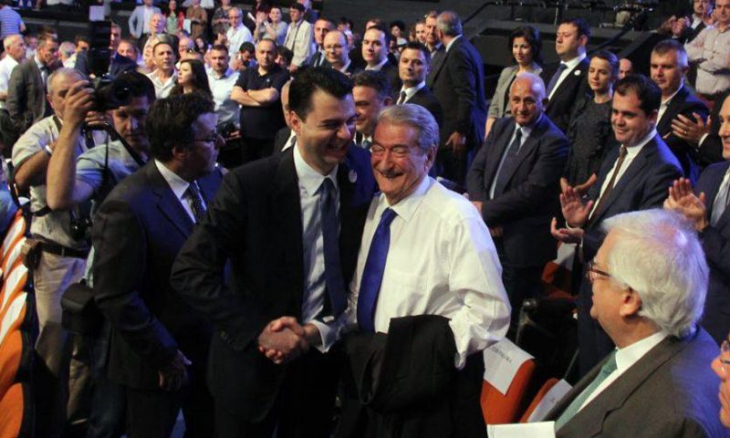 Lulzim Basha apel SPAK për nisjen e hetimeve ndaj Sali Berishës të shpallur non grata: Duhet të kishte nisur me kohë Lulzim Basha apel SPAK për nisjen e hetimeve ndaj Sali Berishës të shpallur non grata: Duhet të kishte nisur me kohë