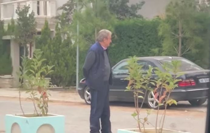 Frrok Çupi: Berisha e ka mbyllur ciklin politik dhe është një mjeran, fakti që rri lart e poshtë është një lloj farse degjeneruese Frrok Çupi: Berisha e ka mbyllur ciklin politik dhe është një mjeran, fakti që rri lart e poshtë është një lloj farse degjeneruese