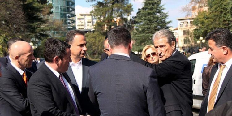 Për ata që ndjekin verbërisht Sali Berishën Për ata që ndjekin verbërisht Sali Berishën