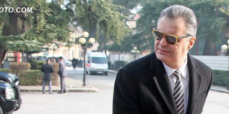 “Shkoj nëpër vila, ça nuk ndodh”! Ben Blushi rrëfen takimin me fotografin: Mblidhen vajza në grup, çmenduri… “Shkoj nëpër vila, ça nuk ndodh”! Ben Blushi rrëfen takimin me fotografin: Mblidhen vajza në grup, çmenduri…