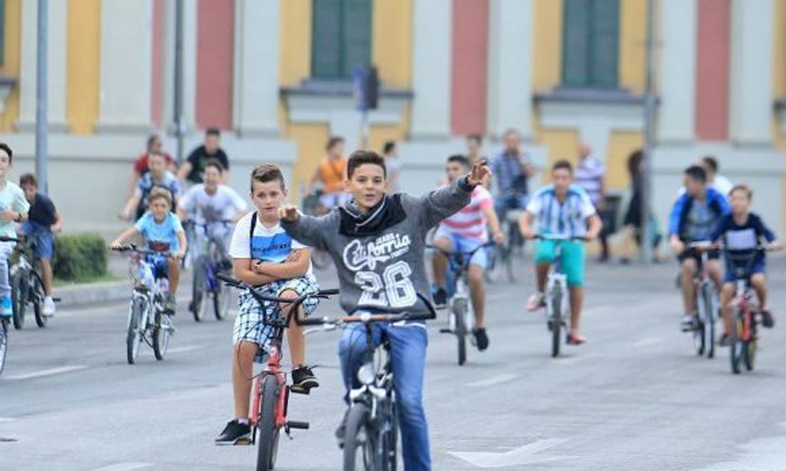 Qeveria merr vendimin: E diela e parë e çdo muaji do jetë pa makina! Këto janë akset që do bllokohet qarkullimi duke nisur nga nesër Qeveria merr vendimin: E diela e parë e çdo muaji do jetë pa makina! Këto janë akset që do bllokohet qarkullimi duke nisur nga nesër