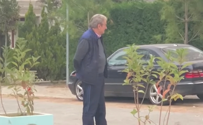 Frrok Çupi tregon historinë e Berishës kur i humbi lopa: “Ktheu në shtëpi Sali, kthehu se erdhi lopa!’ Jo, do kërkoi dhe këtë mal se jam ngjitur në gjysëm Frrok Çupi tregon historinë e Berishës kur i humbi lopa: “Ktheu në shtëpi Sali, kthehu se erdhi lopa!’ Jo, do kërkoi dhe këtë mal se jam ngjitur në gjysëm