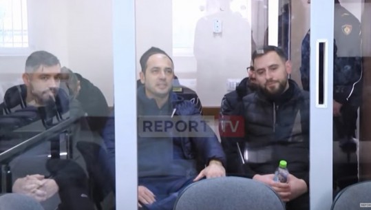 Emrat/ Evazion fiskal miliona euro me shitjet online: 15 të arrestuarit të qeshur përpara gjykatës, lirohen nga qelia Emrat/ Evazion fiskal miliona euro me shitjet online: 15 të arrestuarit të qeshur përpara gjykatës, lirohen nga qelia