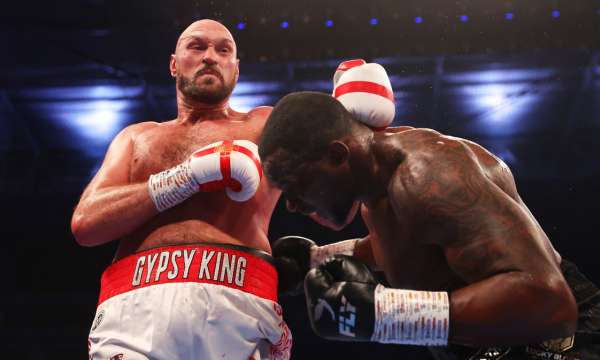 VIDEO/ Tyson Fury ruan titullin kampion bote, momenti kur hedh në tokë Dillian Whyte në raundin e gjashtë VIDEO/ Tyson Fury ruan titullin kampion bote, momenti kur hedh në tokë Dillian Whyte në raundin e gjashtë
