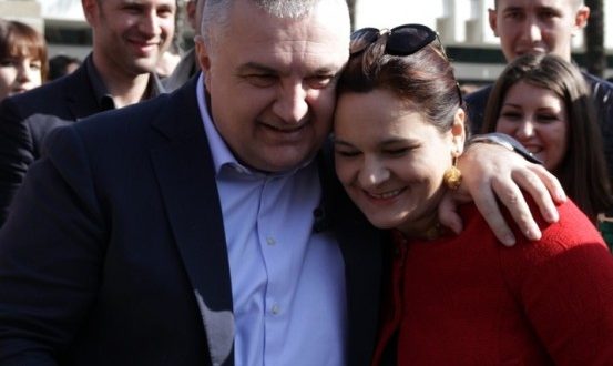 Ndarja e dytë e Ilir Metës me Monikën, pas thashethemeve se u “marros” për kandidaten e Vlorës