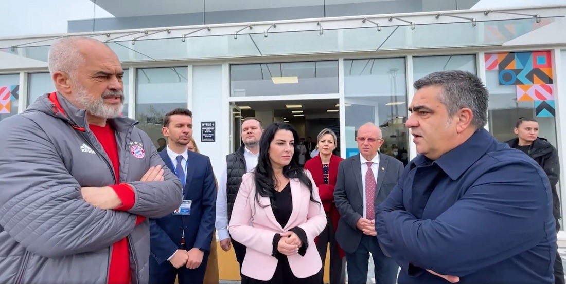 VIDEO/ Batuta e Ramës ndaj kritikëve të qeverisë shkrin gazit të pranishmit: Pse laheni? Pse kriheni? Rrini pa larë!