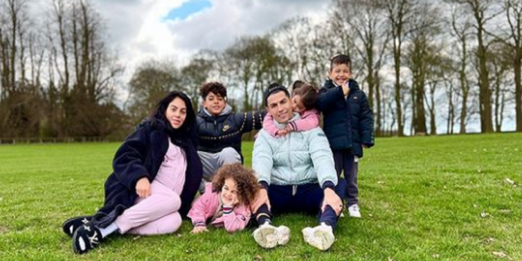 Cristiano Ronaldo i kalon çdo muaj shifrën marramendëse partneres Georgina Rodriguez, zbulon arsyen Cristiano Ronaldo i kalon çdo muaj shifrën marramendëse partneres Georgina Rodriguez, zbulon arsyen