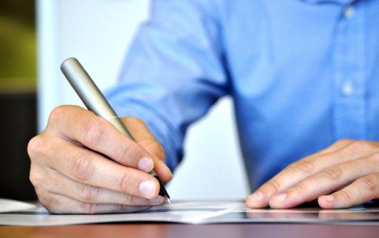 Mosreagimet pas peticionit zbulojnë betejën antiamerikane të Berishës Mosreagimet pas peticionit zbulojnë betejën antiamerikane të Berishës